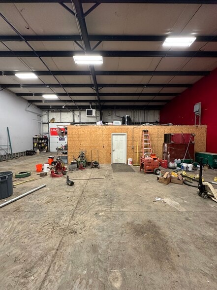 More Photos Of 6230-6244 Merriam Dr, Merriam Warehouse For Lease