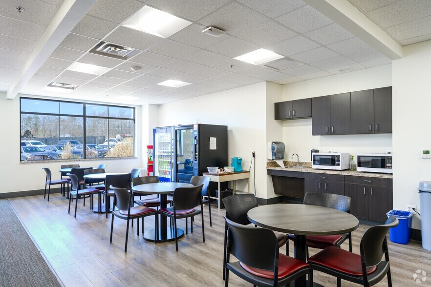 More Photos Of 124 Old Potomac Church Rd, Stafford Medical For Lease