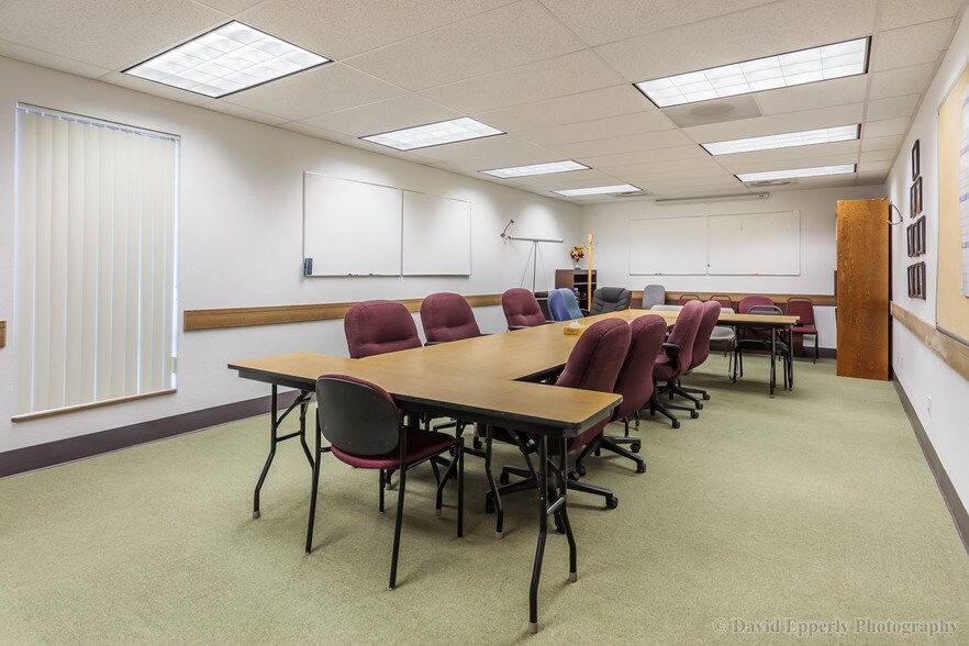 More Photos Of 1953 7th Ave, Longview Office For Sale