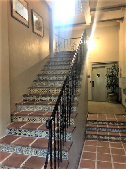 More Photos Of 12-22 S Oakland Ave, Pasadena Storefront Retail Office For Lease