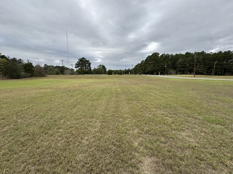 More Photos Of 1830 N Pine St, Vivian Distribution For Lease