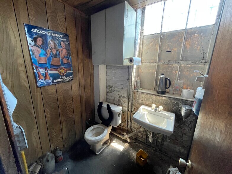 More Photos Of 1744 Indianapolis Blvd, Whiting Manufacturing For Sale