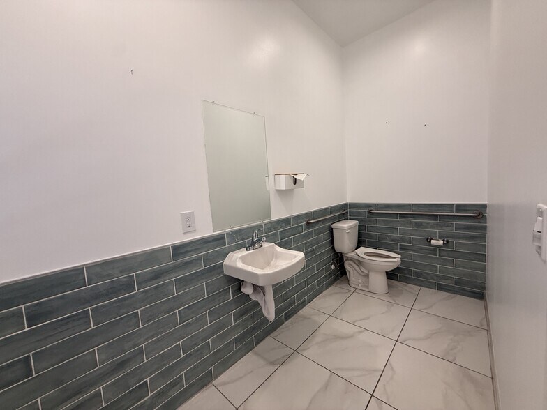 More Photos Of 90 Fox Ridge Ct, DeBary Office For Sale