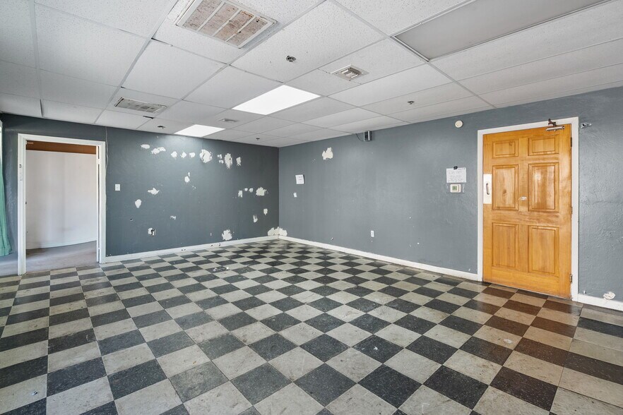 More Photos Of 2120 Collier Ave, Fort Myers Unknown For Lease