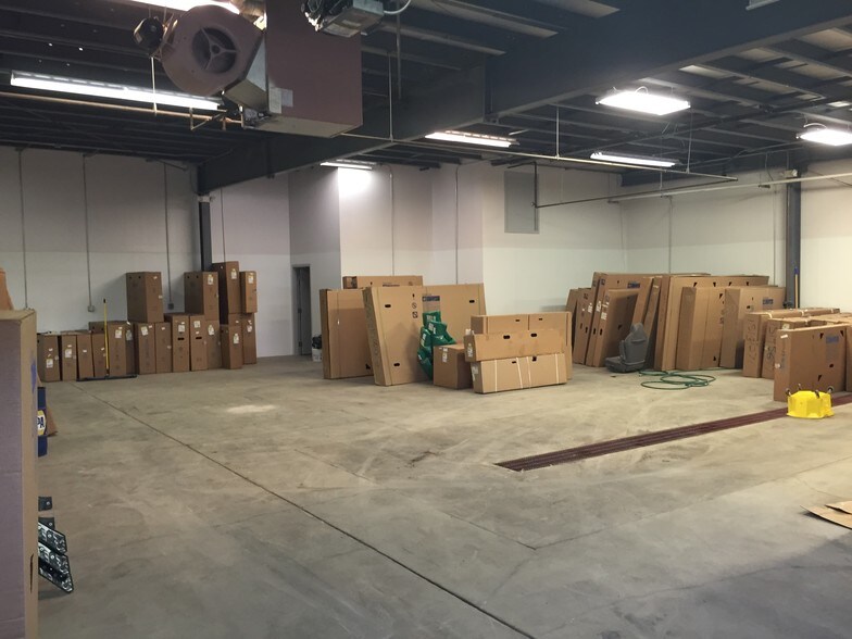 More Photos Of 3301 Singing Hills Blvd, Sioux City Freestanding For Sale