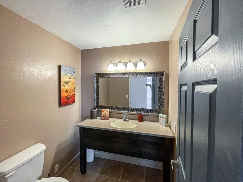 More Photos Of 3001 E Frontage Rd, Amado Restaurant For Sale