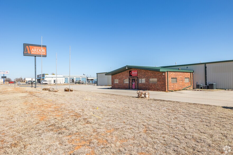 More Photos Of 602 S Main St, Newcastle Warehouse For Lease