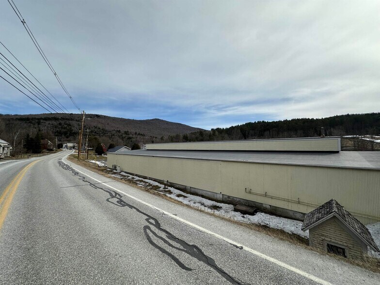 More Photos Of 548 W Woodstock Rd, Woodstock Storefront Retail Office For Sale