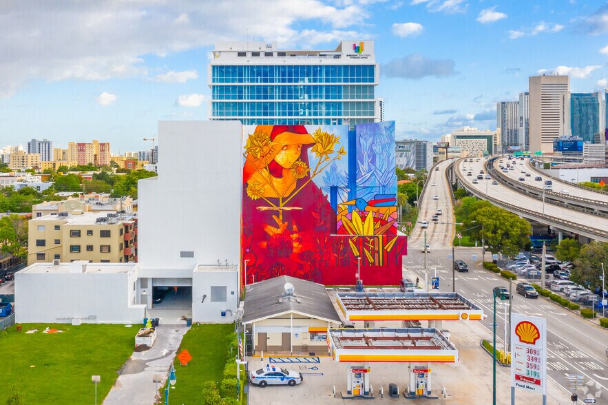 More Photos Of 420 SW 7th St, Miami Office For Lease