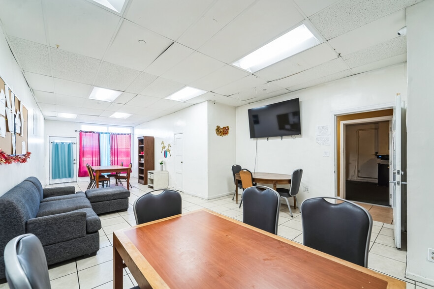 More Photos Of 5140 Crenshaw Blvd, Los Angeles Assisted Living For Sale