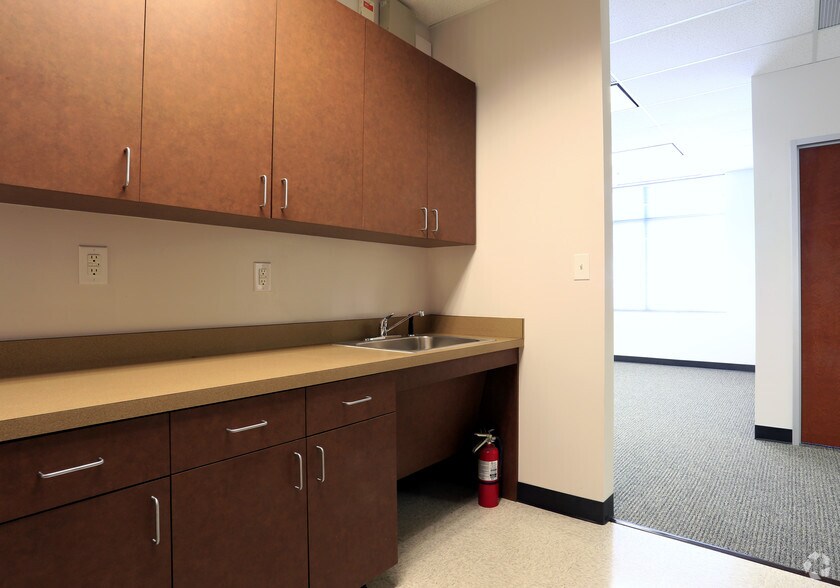 More Photos Of 1305 N Watters Rd, Allen Warehouse For Lease