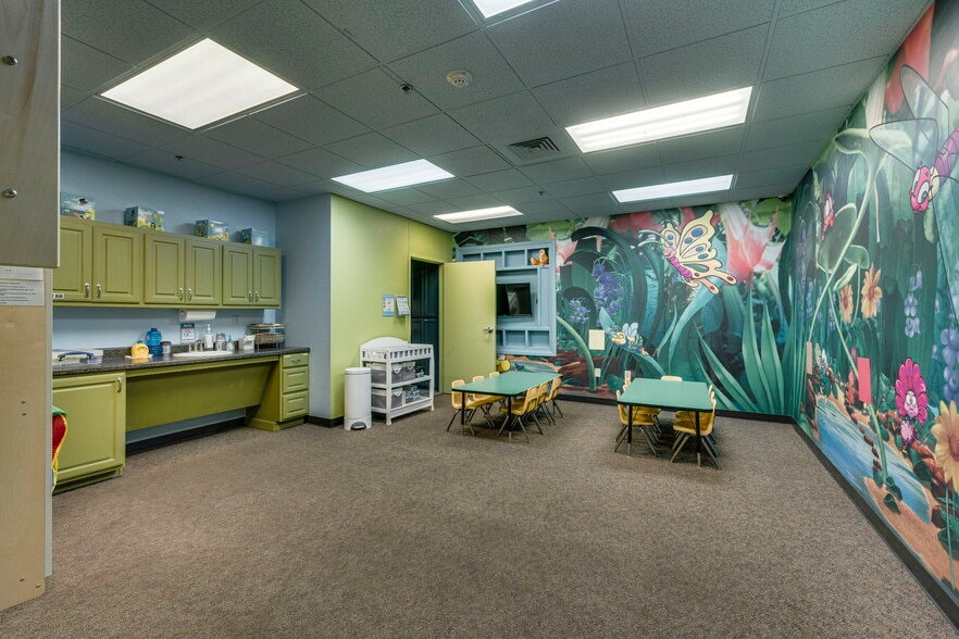 More Photos Of 260 N Miller Rd, Mansfield Religious Facility For Sale