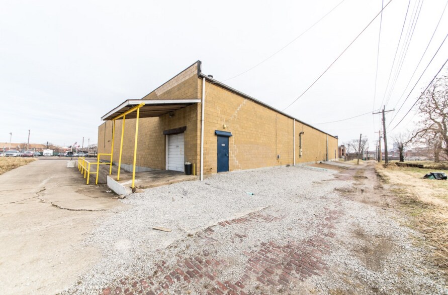 More Photos Of 2730 Delmar Blvd, Saint Louis Warehouse For Lease