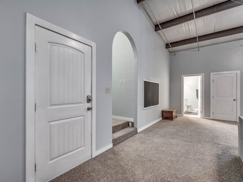 More Photos Of 6355 Boucher Dr, Edmond Showroom For Lease