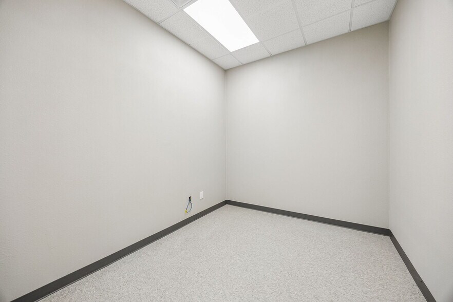 More Photos Of 6819 Theall Rd, Houston Industrial For Sale