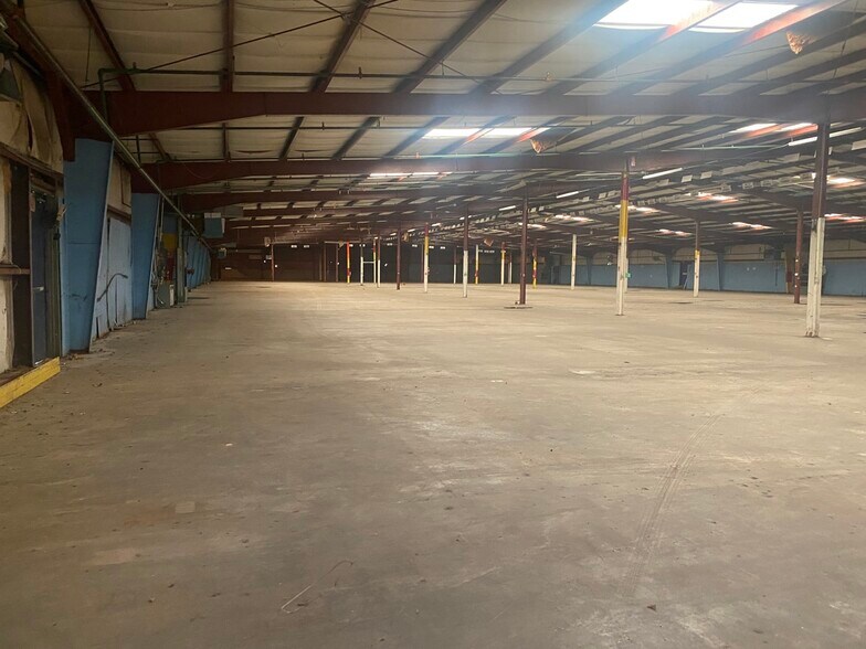 More Photos Of 104 Parsonage St, Mc Rae Distribution For Lease