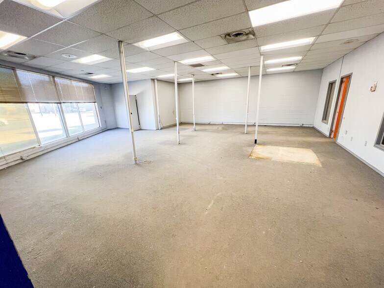 More Photos Of 305 E University Blvd, Odessa Storefront Retail Office For Lease