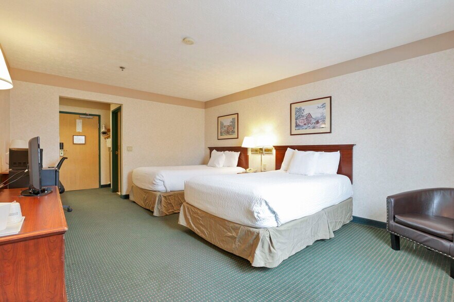 More Photos Of 509 S Wooster Ave, Strasburg Hotel For Sale