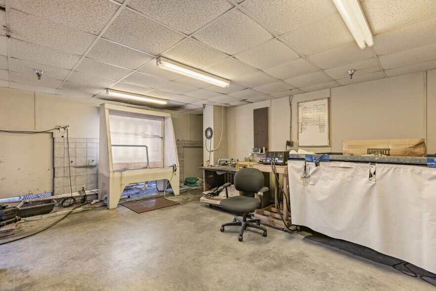 More Photos Of 6580 E Skelly Dr, Tulsa Manufacturing For Sale