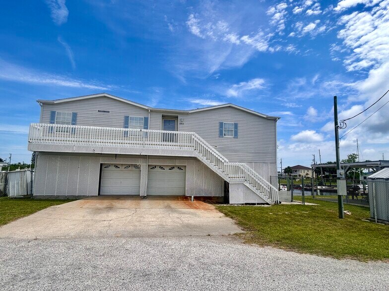 More Photos Of 6501 Boatyard Dr, Hudson Specialty For Sale