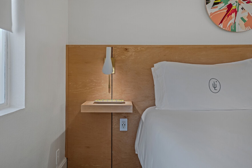 More Photos Of 555 S Warm Sands Dr, Palm Springs Hotel For Sale