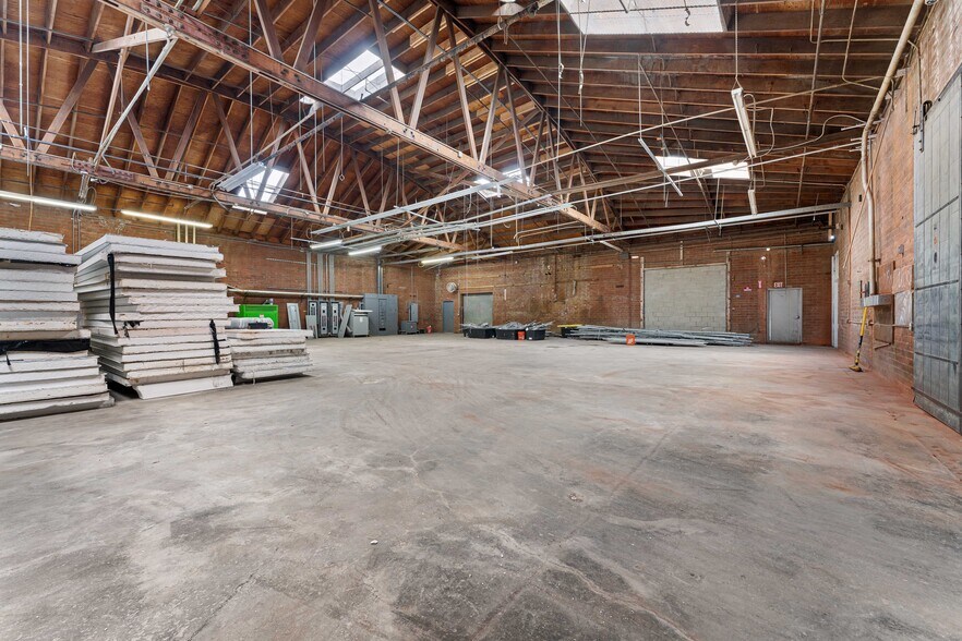 More Photos Of 15610 S Main St, Gardena Distribution For Sale