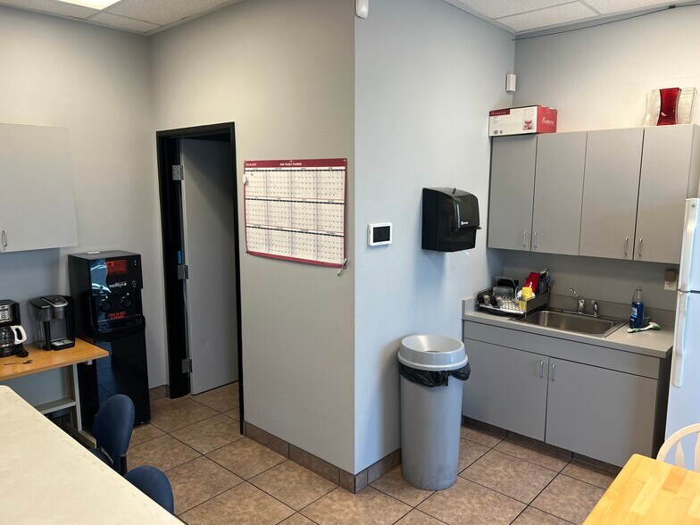 More Photos Of 6615 S Eastern Ave, Las Vegas Office For Lease