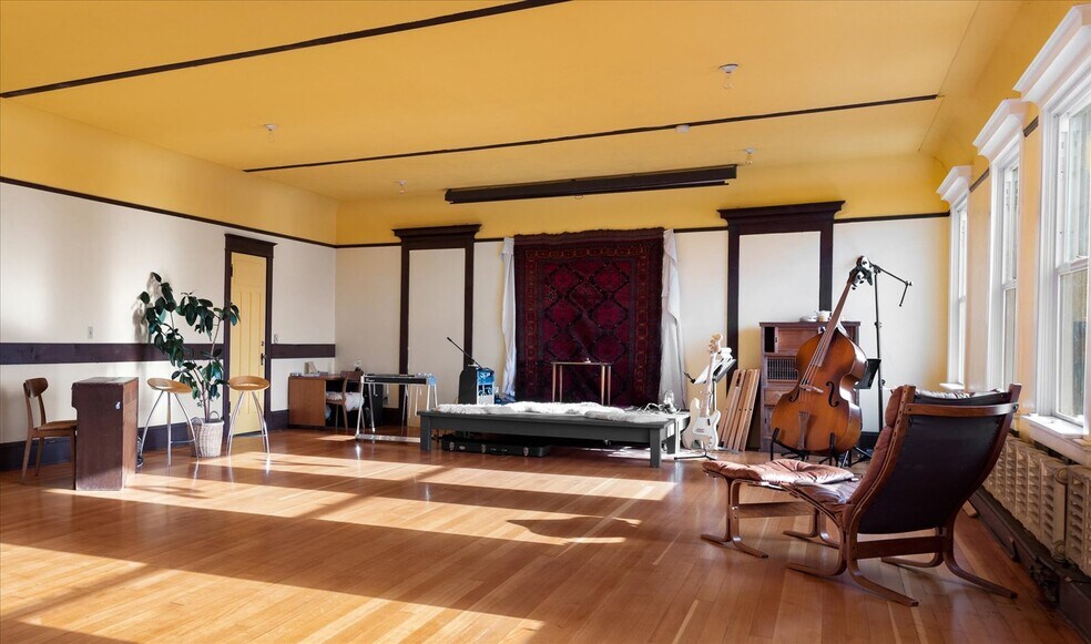 More Photos Of 619 Commercial Ave, Anacortes Storefront Retail Office For Sale