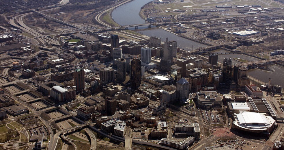 More Photos Of 400-426 Saint Peter St, Saint Paul Office For Lease