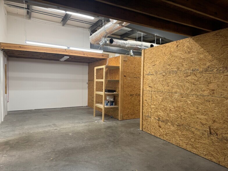 More Photos Of 53 Persimmon St, Bluffton Showroom For Sale