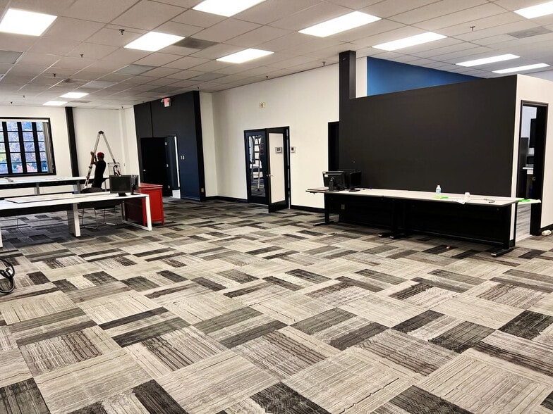 More Photos Of 1600 Heritage Lndg, Saint Charles Office For Lease