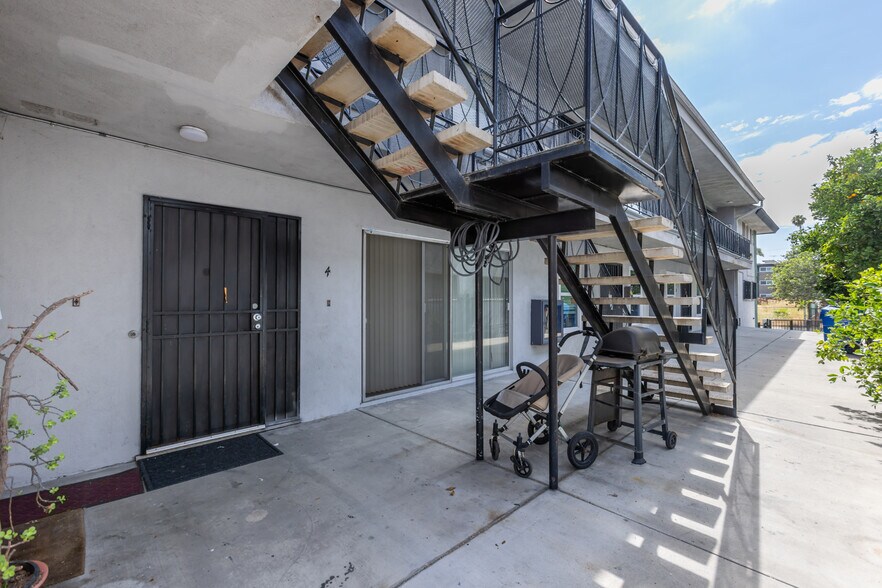 More Photos Of 406 S St Andrews Pl, Los Angeles Apartments For Sale