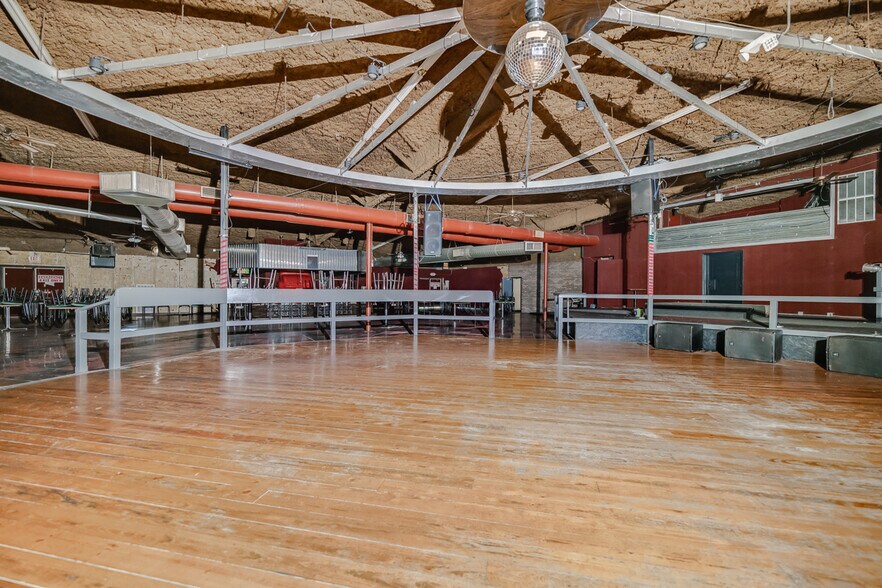 More Photos Of 108 W Birch St, Russellville Freestanding For Sale