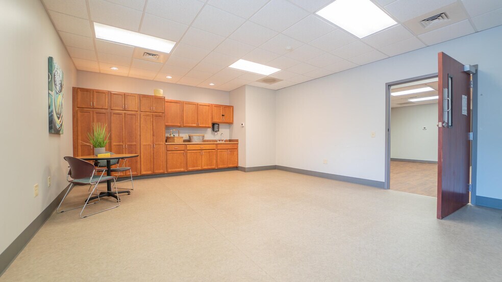 More Photos Of 951 Transport Dr, Valparaiso Office For Sale