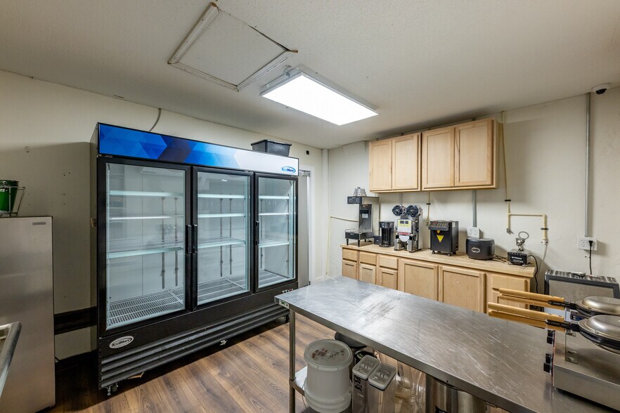 More Photos Of 106-108 N Church St, Thomaston Storefront For Sale