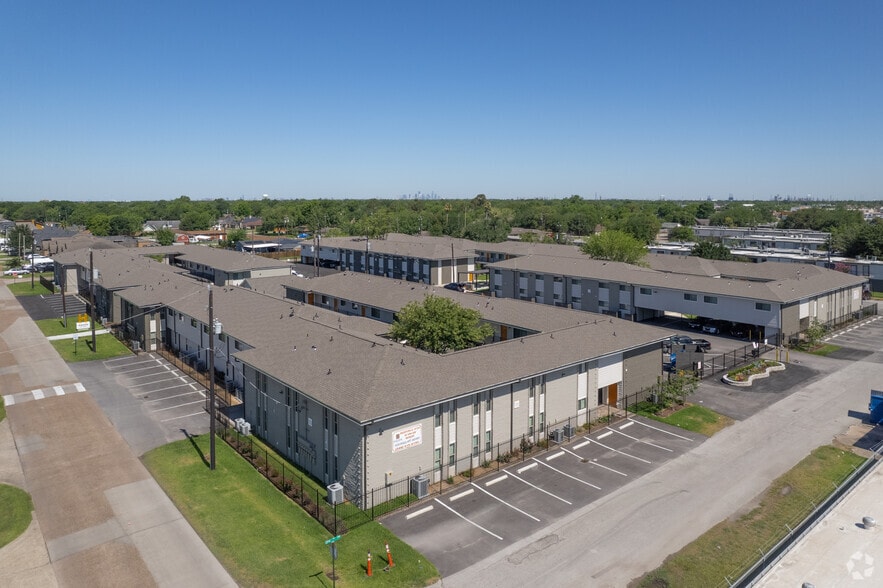 More Photos Of 1600 Avenue M, South Houston Apartments For Sale