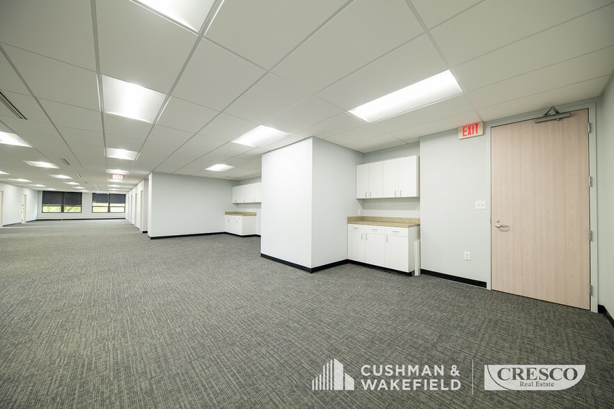 More Photos Of 6155 Rockside Rd, Independence Unknown For Sale