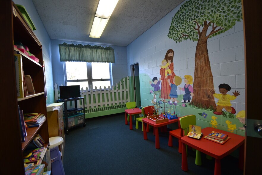 More Photos Of 165 E Square Lake Rd, Bloomfield Hills Religious Facility For Sale