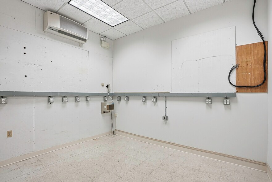More Photos Of 625 Main St, Fitchburg Office Residential For Lease