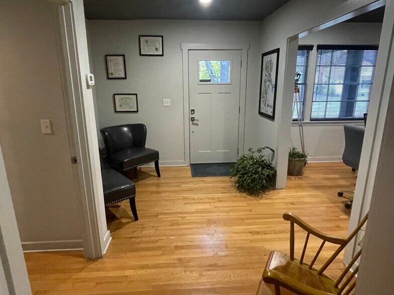More Photos Of 1475 Columbia Ave, Franklin Office For Lease