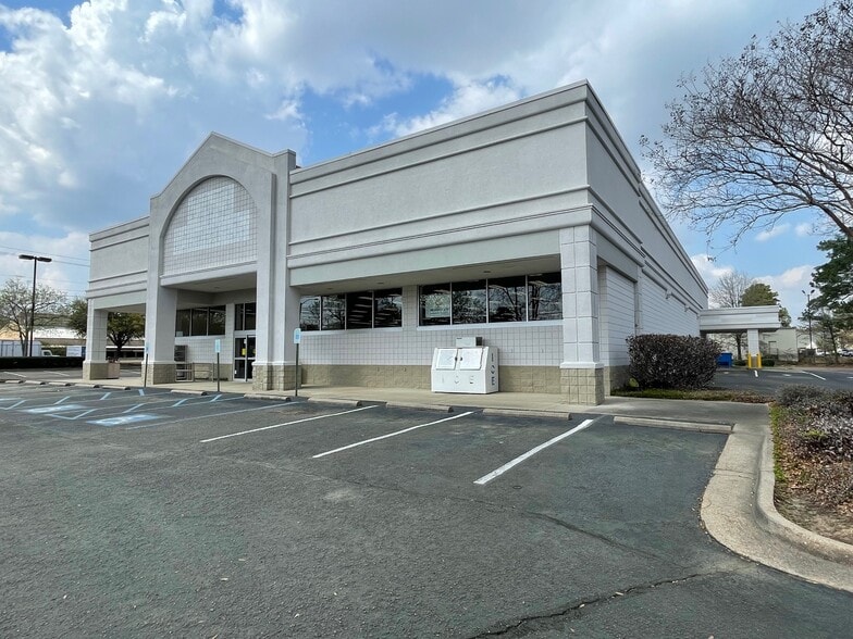 More Photos Of 1600 E County Line Rd, Ridgeland Freestanding For Sale