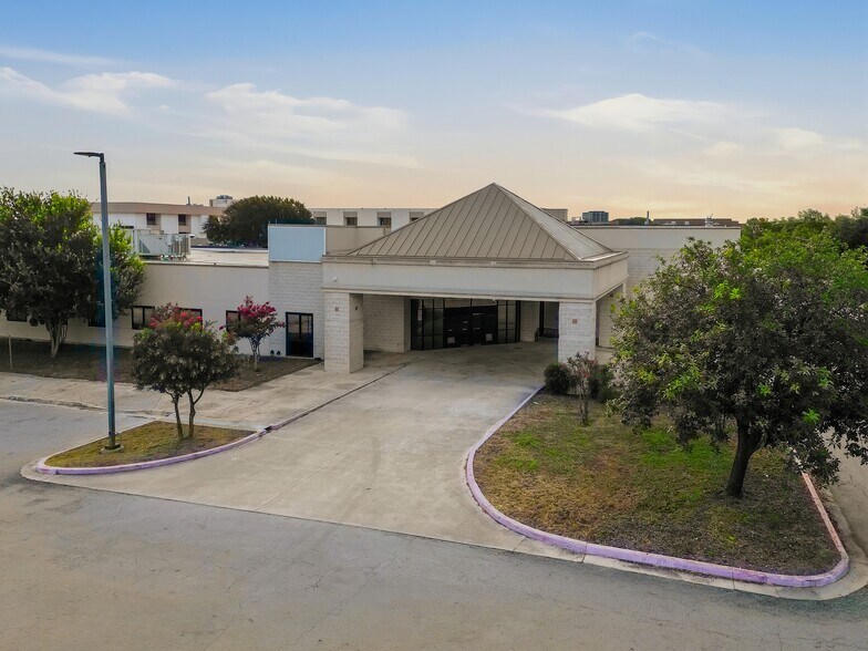 More Photos Of 7400 Barlite Blvd, San Antonio Medical For Lease