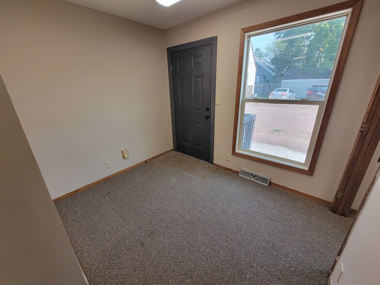More Photos Of 405 W 34th St, Sioux Falls Office For Lease