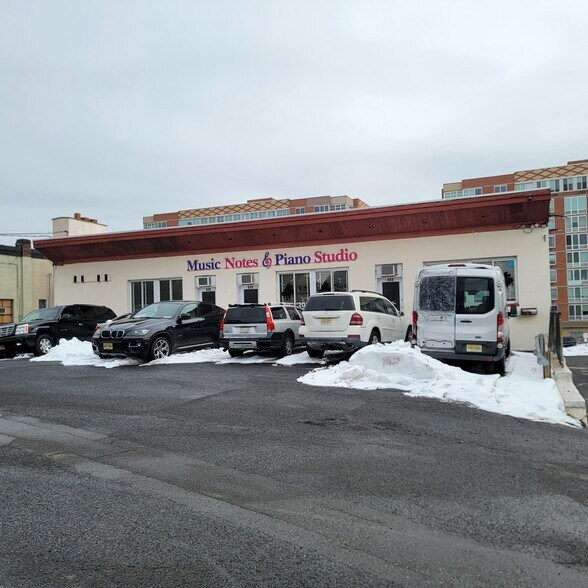 More Photos Of 426 Bergen Blvd, Palisades Park Light Distribution For Lease