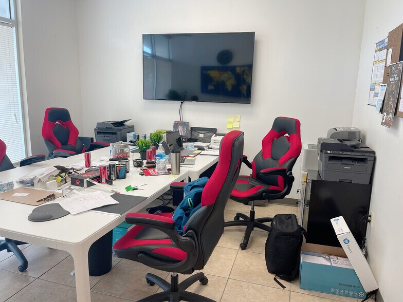 More Photos Of 1700 35th St, Orlando Warehouse For Lease