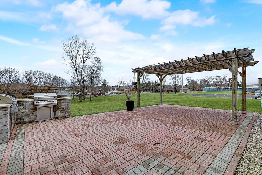 More Photos Of 855 Community Dr, Sauk City Medical For Lease