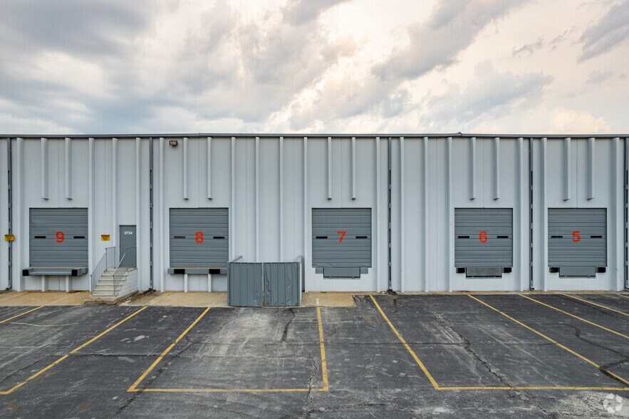More Photos Of 9734-9742 Pflumm Rd, Lenexa Warehouse For Lease