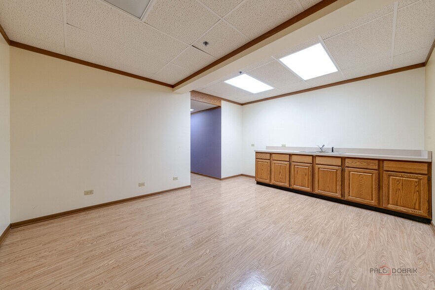 More Photos Of 1017-1019 W Park Ave, Libertyville Medical For Sale