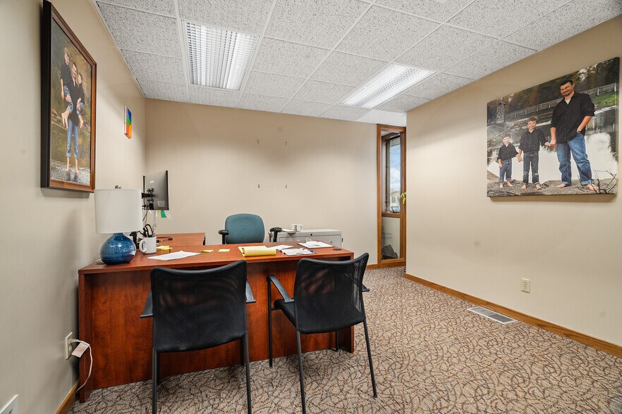 More Photos Of 812 Cormier Rd, Ashwaubenon Office For Lease