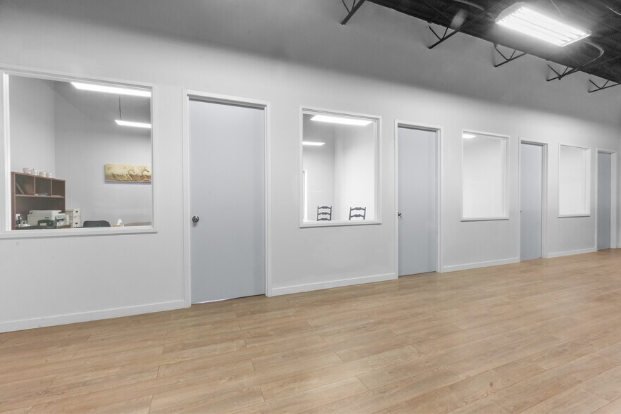 More Photos Of 609-649 Montée De Liesse, Saint-Laurent Warehouse For Sale